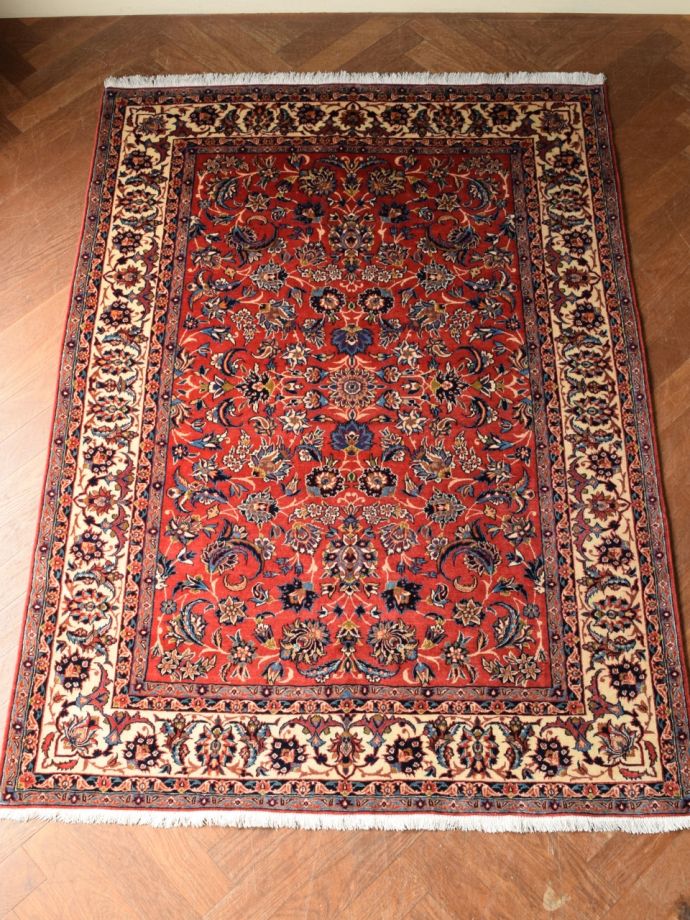 1点もののアンティーク絨毯