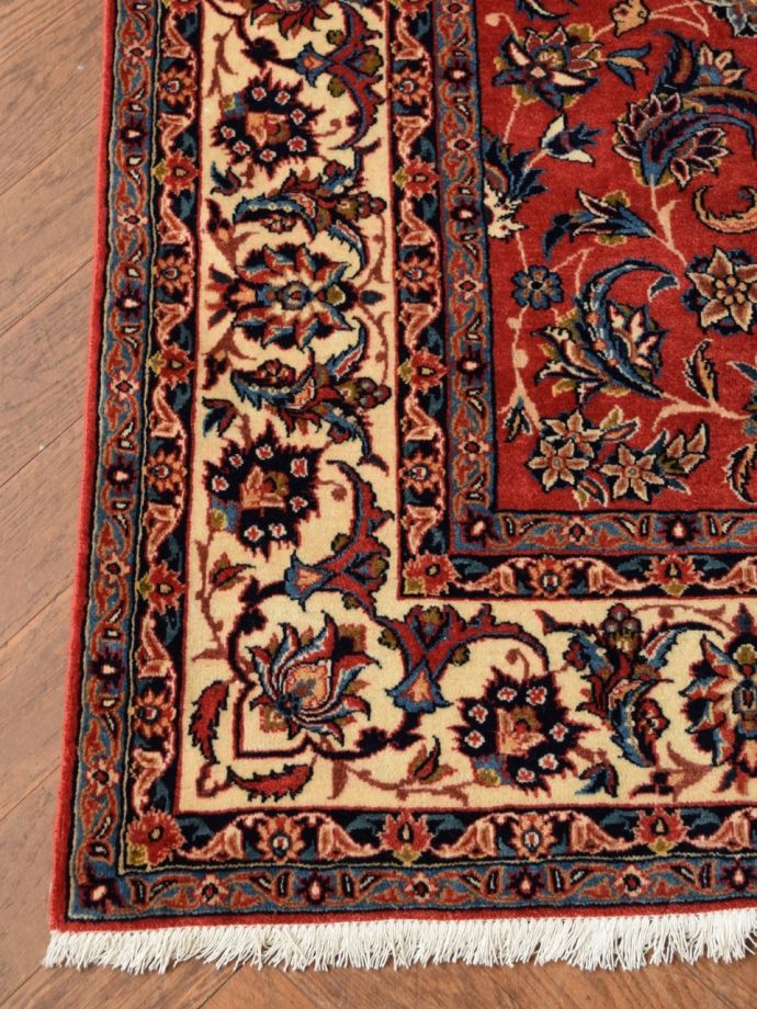 アンティーク絨毯の左下