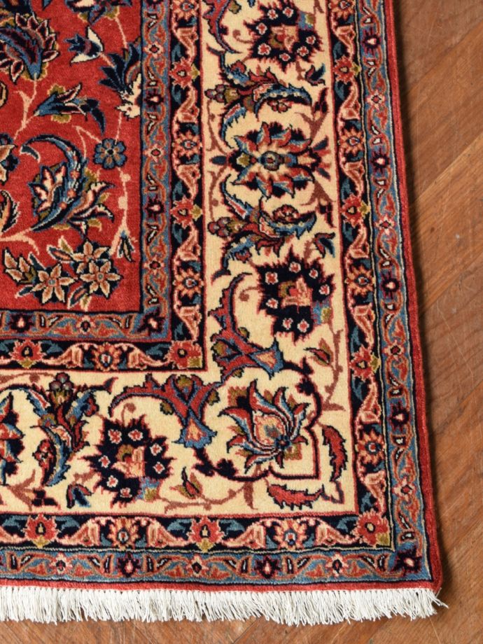 アンティーク絨毯の右下