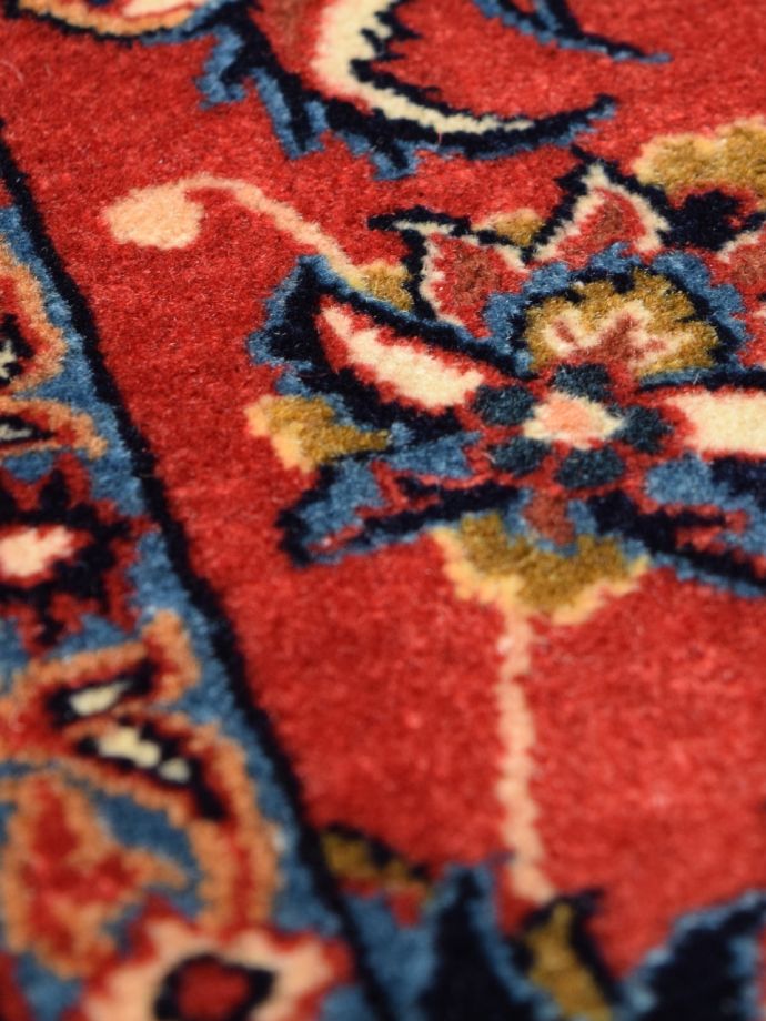 アンティーク絨毯の毛足の長さのズーム