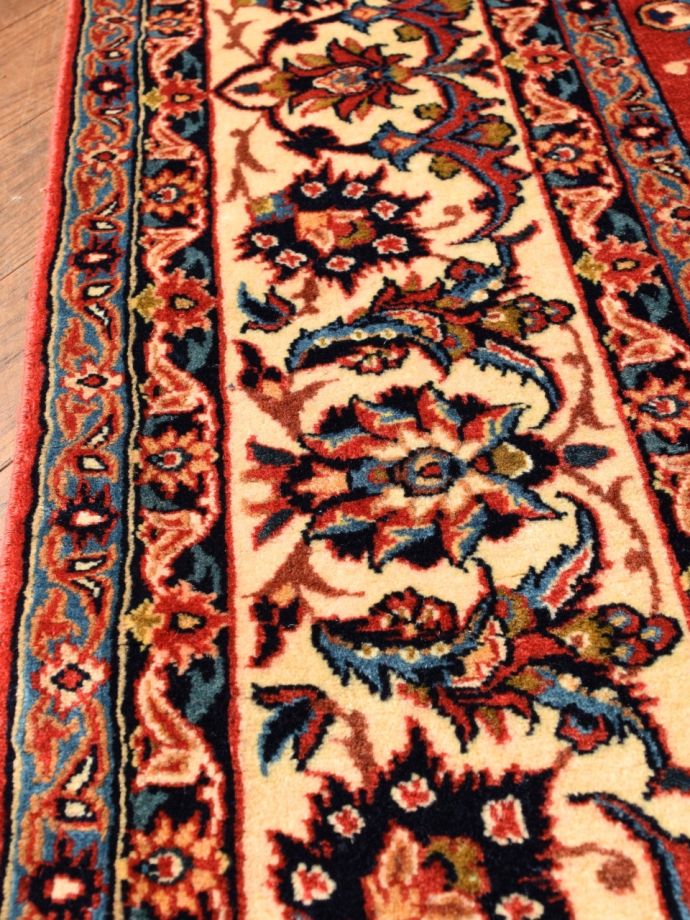 アンティーク絨毯の端の詳細