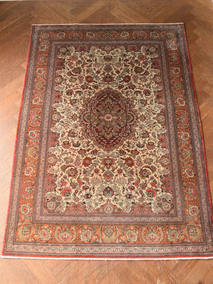 1点もののアンティーク絨毯