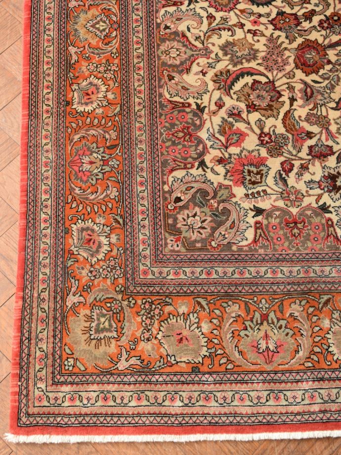 アンティーク絨毯の左下