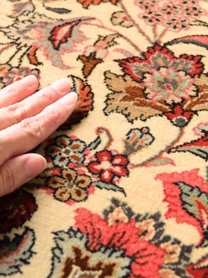 アンティーク絨毯の手触り