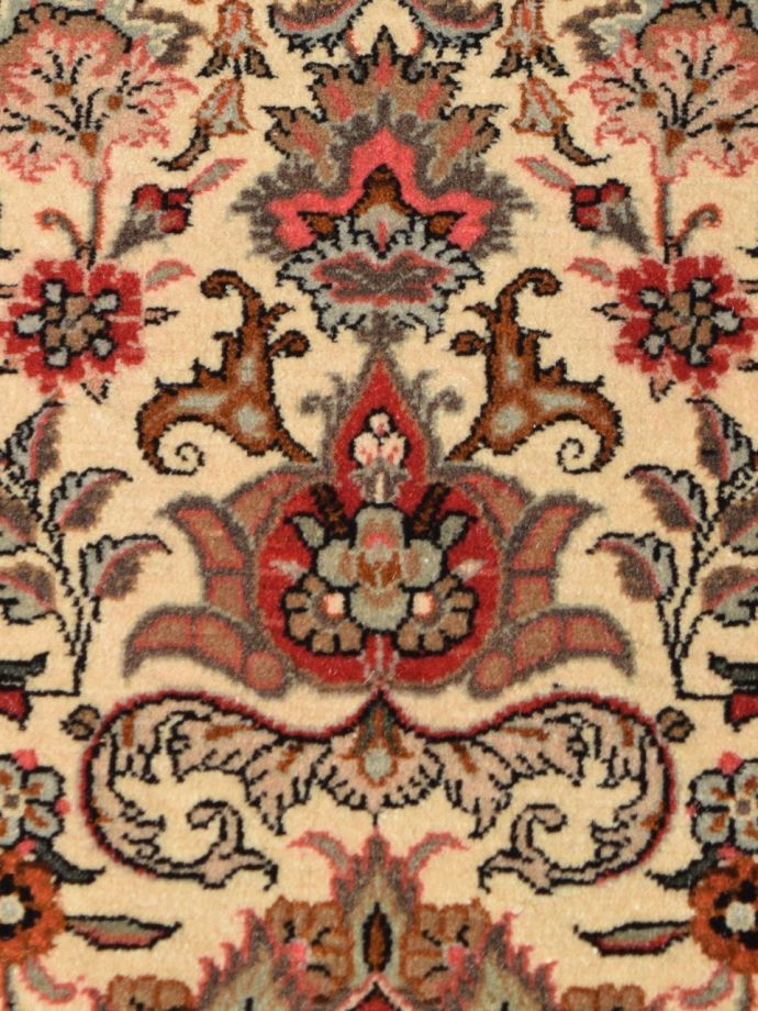 アンティーク絨毯の詳細上部