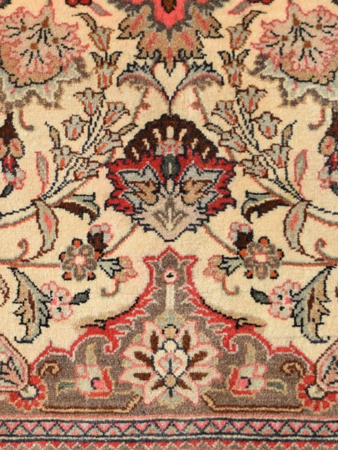 アンティーク絨毯の詳細下部