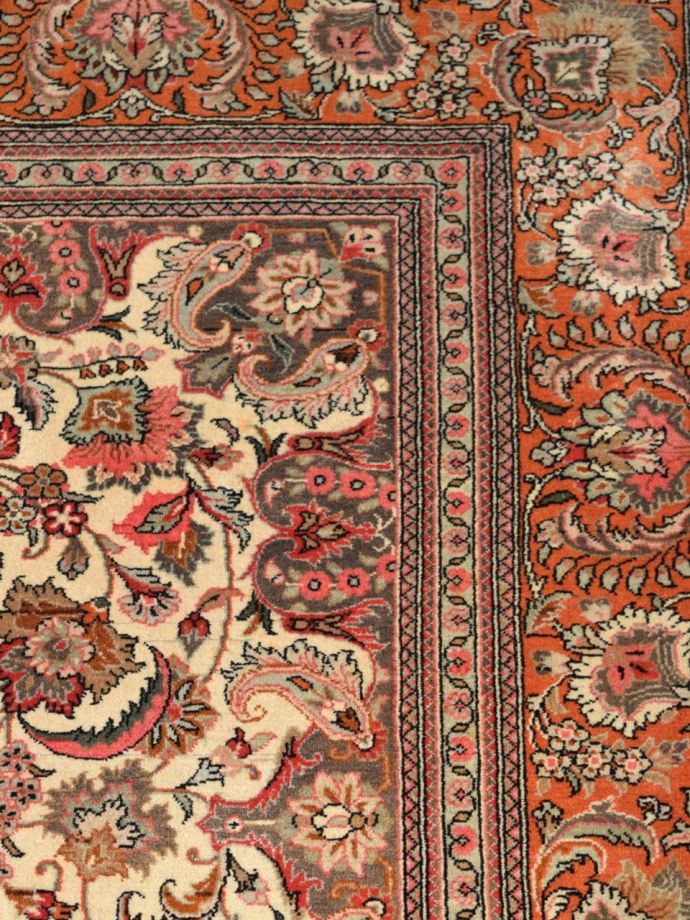 アンティーク絨毯の詳細右上