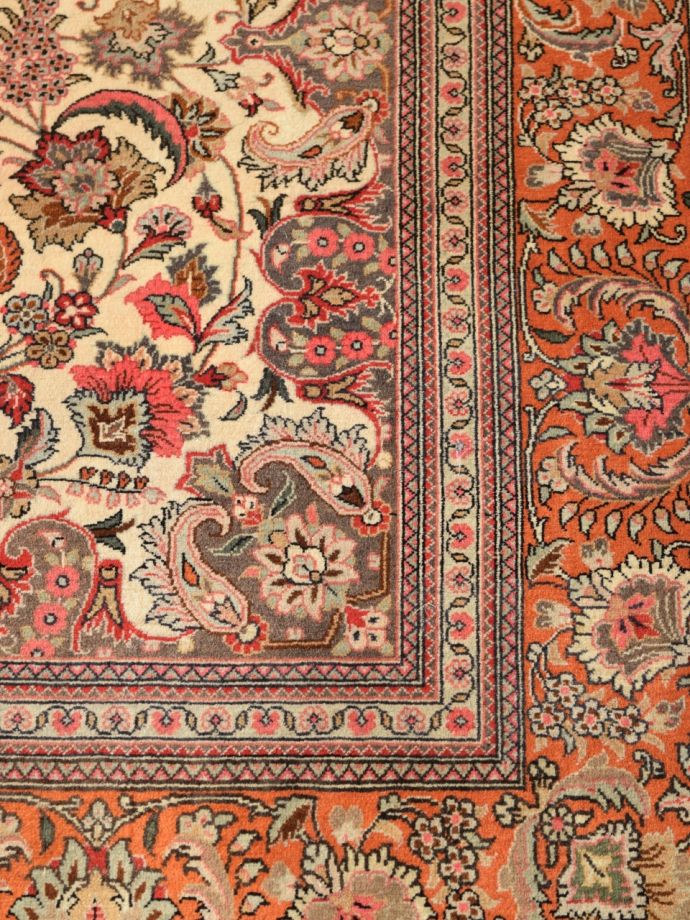 アンティーク絨毯の詳細右下