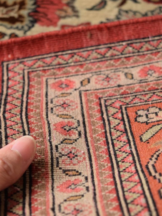アンティーク絨毯の裏側手いり