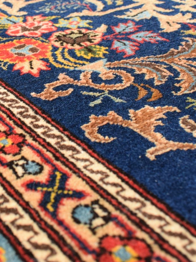 アンティーク絨毯の毛足の長さのズーム