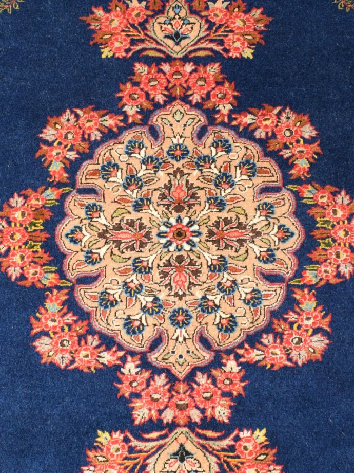 アンティーク絨毯の詳細中央