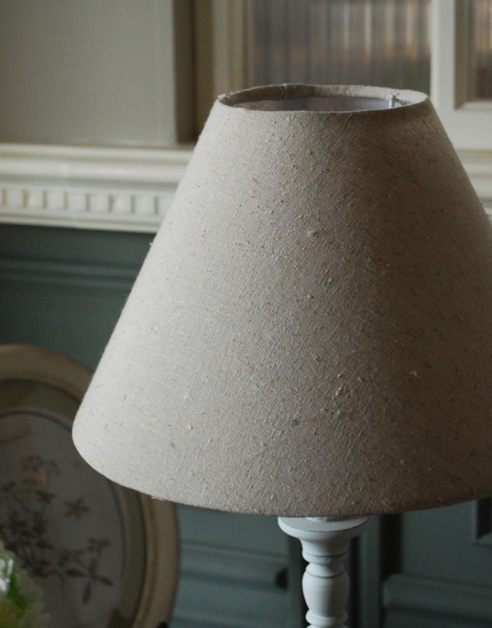 スタンドライト 照明・ライティング フレンチホワイトのシンプルなテーブルランプ 。シンプルな大人っぽいシェードです。(n-1105)