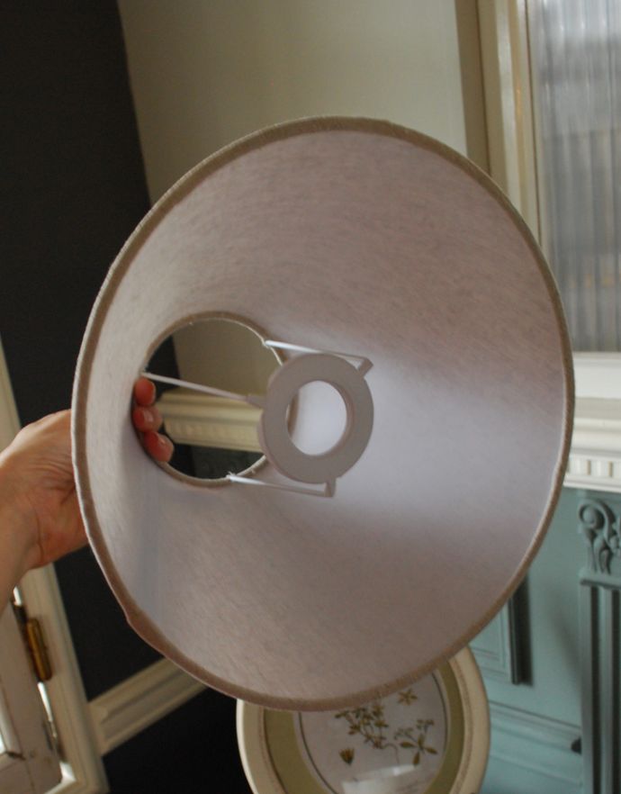 スタンドライト 照明・ライティング フレンチホワイトのシンプルなテーブルランプ 。ボトムホルダータイプです。(n-1105)