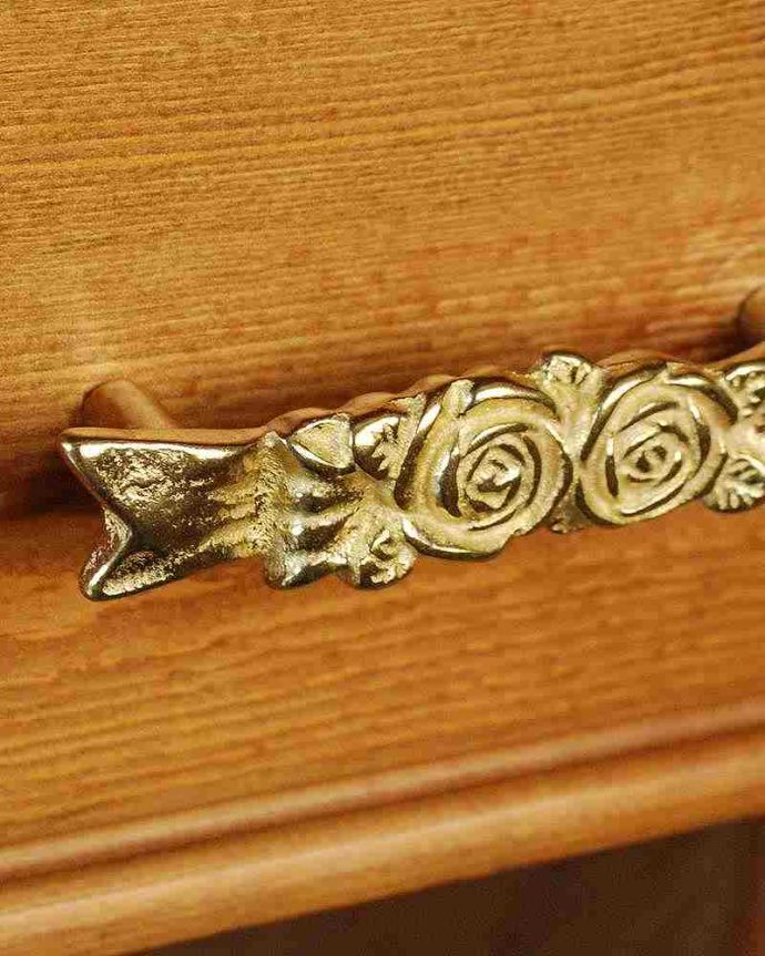 取っ手・ハンドル　住宅用パーツ　家具のハンドルにオススメの真鍮製の取っ手。リボンが本物のようにリアルに作られています。(n-719)