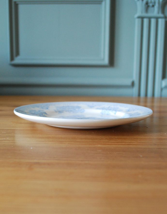 バーレイ食器 インテリア雑貨 英国輸入雑貨 バーレイ社のプレート17.5cm(ブルーアジアティックフェザンツ)。横から見るとこんな感じ。(n1-043)