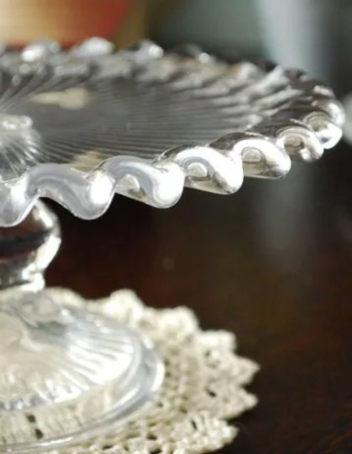 アンティーク風のケーキスタンド