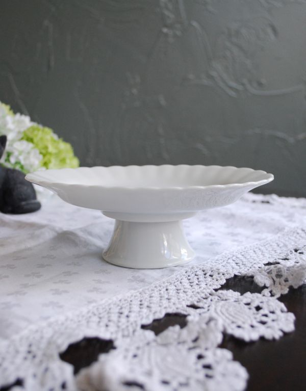 ダイニング雑貨　インテリア雑貨　陶器製のコンポート（Ｂ・スカート）。横から見るとこんな感じです。(n1-140)