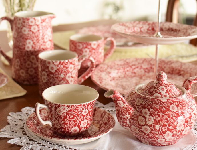 バーレイ食器 インテリア雑貨 英国輸入雑貨 バーレイ社のペーパーナプキン ラウンド(レッドキャリコ)。イギリスのバーレイ社が手掛ける華やかな食器たち。(n1-214)