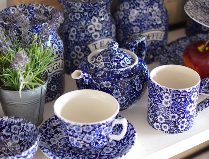 バーレイ食器 インテリア雑貨 英国輸入雑貨 バーレイ社のタンカードジャグ735ml(ブルーキャリコ)。イギリスのバーレイ社が手掛ける華やかな食器たち。(n1-241)