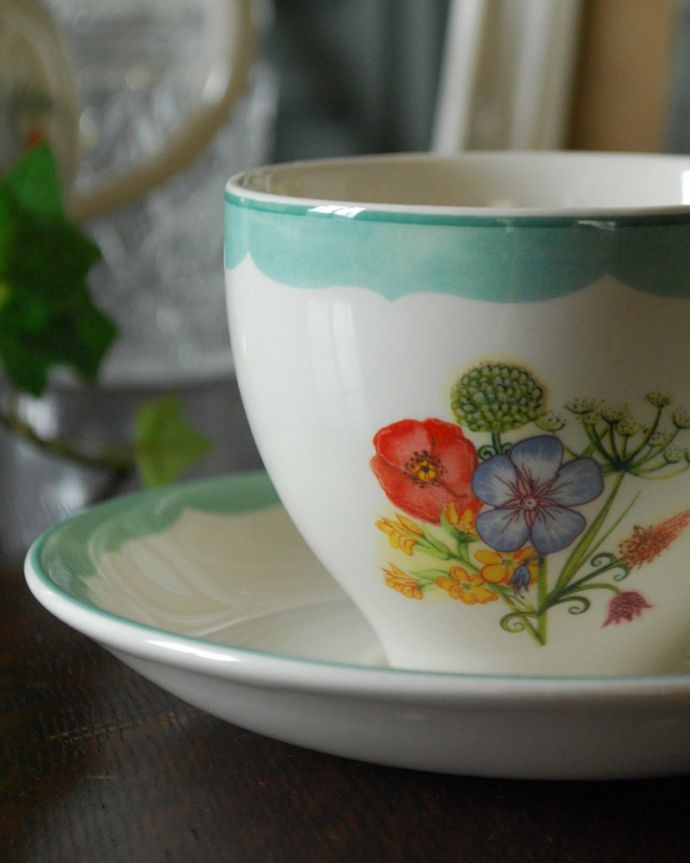 バーレイ食器　インテリア雑貨　英国輸入雑貨　バーレイ社のカップ＆ソーサー（ハイグローブ・コロネーションメドウ）。自然の鮮明な色と生き生きした様子を表現しています。(n1-274)