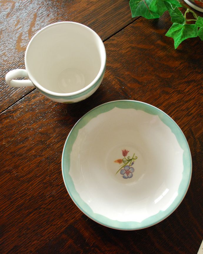 バーレイ食器　インテリア雑貨　英国輸入雑貨　バーレイ社のカップ＆ソーサー（ハイグローブ・コロネーションメドウ）。カップとソーサーをセットでお届けします。(n1-274)