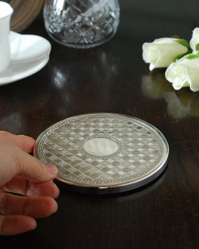 ダイニング雑貨　インテリア雑貨　英国の老舗カトラリーメーカー、アーサープライス社のチェッカードコースター。英国王室御用達の品質高品質で上質なカトラリー。(n1-334)