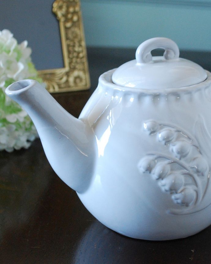 ダイニング雑貨 インテリア雑貨 スズランの模様がとっても可愛いミュゲ(Muguet)のティーポット。幸せを運んでくれるお花のモチーフミュゲとはスズランのこと。(n1-336)