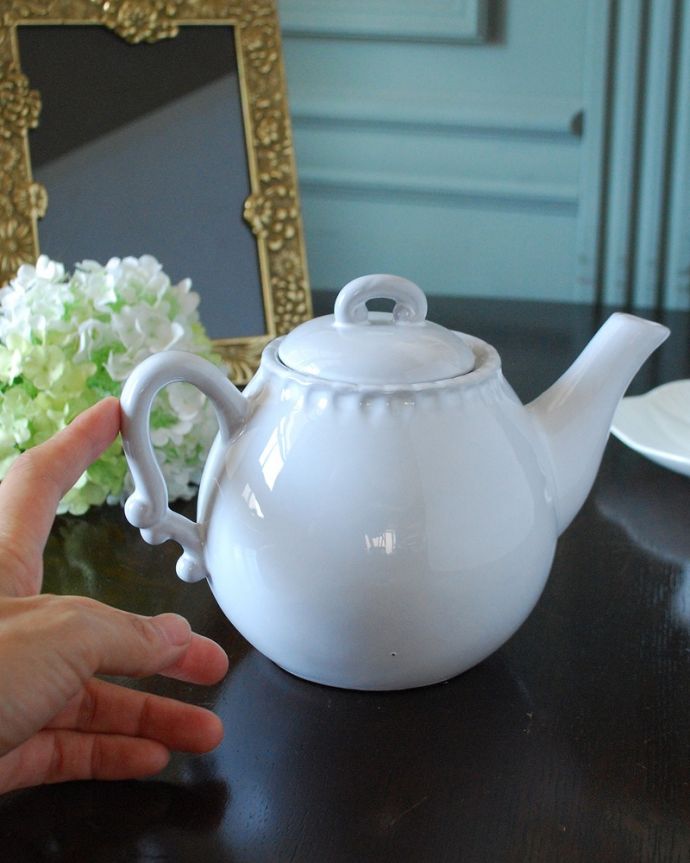 ダイニング雑貨 インテリア雑貨 スズランの模様がとっても可愛いミュゲ(Muguet)のティーポット。お茶の時間に欠かせないティーポット幸せを運んできてくれるデザインの器で至福の時間を過ごしてください。(n1-336)