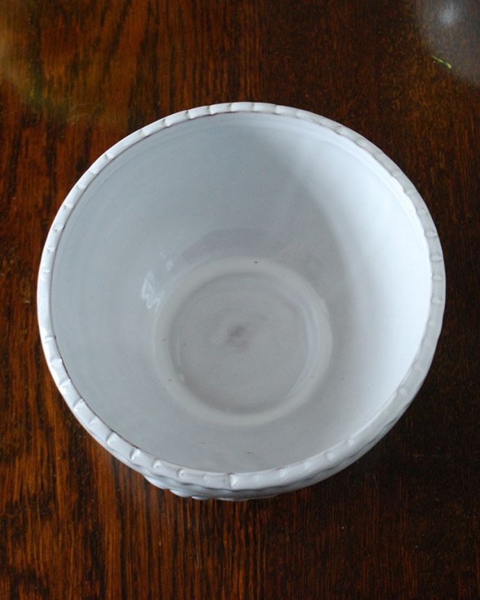 ダイニング雑貨　インテリア雑貨　スズランの模様がとっても可愛いミュゲ（Muguet）のボウル　上から見ると・・・まるでフランスのアンティークのような釉薬を使った仕上げ方の器。(n1-356)