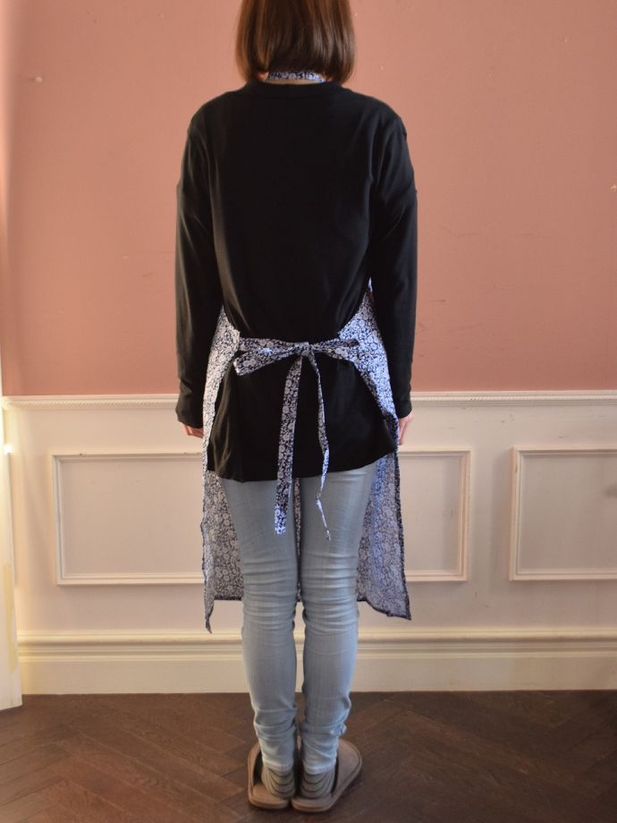 エプロンの後ろ