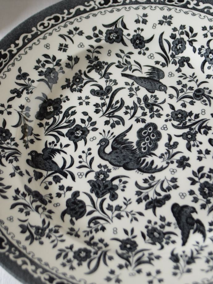 英国バーレイ社の食器、ブラックリーガルピーコックのプレート25.5cm