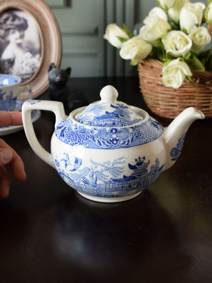 バーレイ社のおしゃれな食器、トーキーブルーウィローパターンの