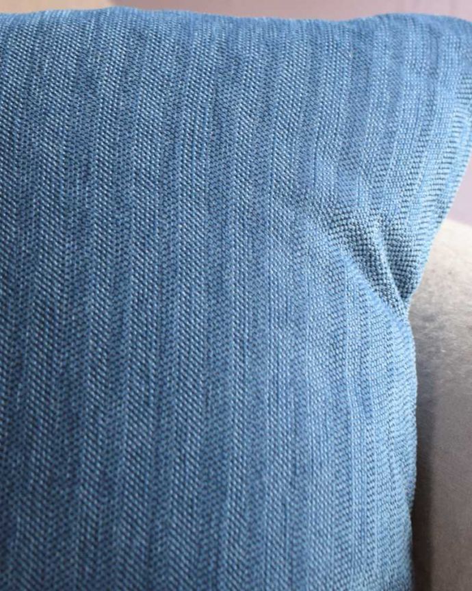 ファブリック（布）雑貨　インテリア雑貨　Handleオリジナルソファ「Marie」クッション（ポンパドゥール）。丈夫なペット用の生地Handleオリジナルソファ「Marie」と同じ、ペット用で使える丈夫な生地のクッションです。(n10-040)