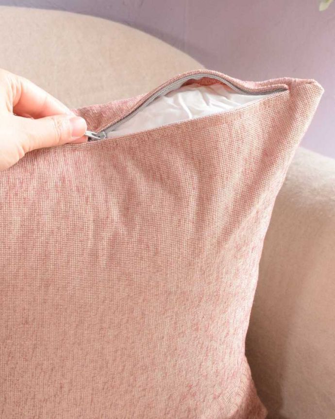 ファブリック（布）雑貨　インテリア雑貨　Handleオリジナルソファ「Marie」クッション（ピンク）。クッション付きですクッションも一緒にお届けするので、届いてすぐに使えます。(n10-041)