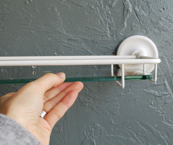 棚受け（シェルフ）　住宅用パーツ　真鍮×ガラスシェルフ（ホワイト）。ガラスは外れるのでお手入れも簡単です。(n12-114)