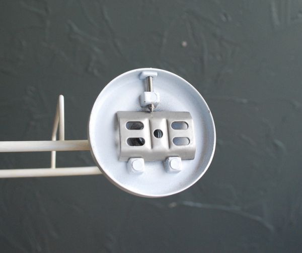 棚受け（シェルフ）　住宅用パーツ　真鍮×ガラスシェルフ（ホワイト）。土台の中はこんな風になっています。(n12-114)