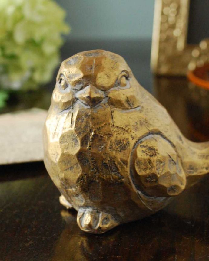 リビング雑貨　インテリア雑貨　コロンとしたかわいい小鳥に癒される、アンティーク調のオブジェ。思わずほっこりしちゃう可愛らしさ見ているだけで思わず微笑んじゃう可愛らしさ。(n12-223)