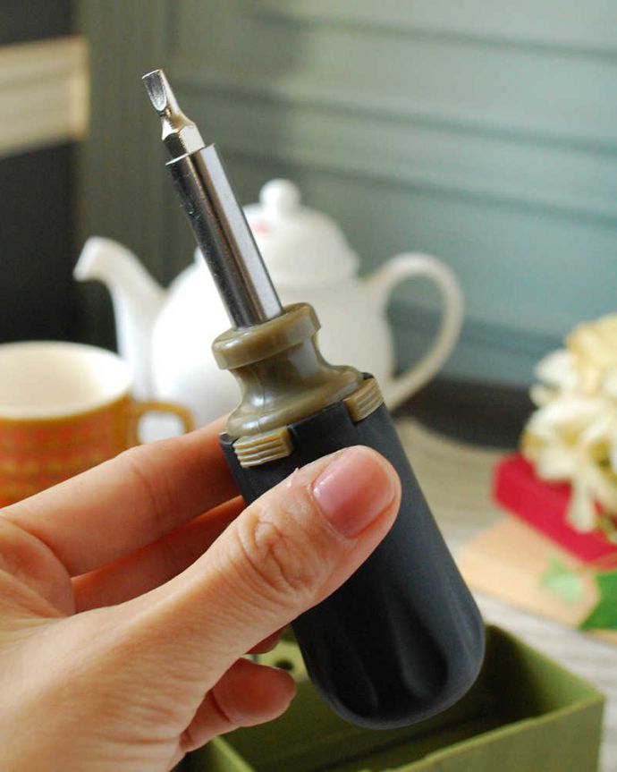 リビング雑貨　インテリア雑貨　可愛く実用的なツールキット（カーキトラック）。組み立て式なので便利に使えます。(n12-251)