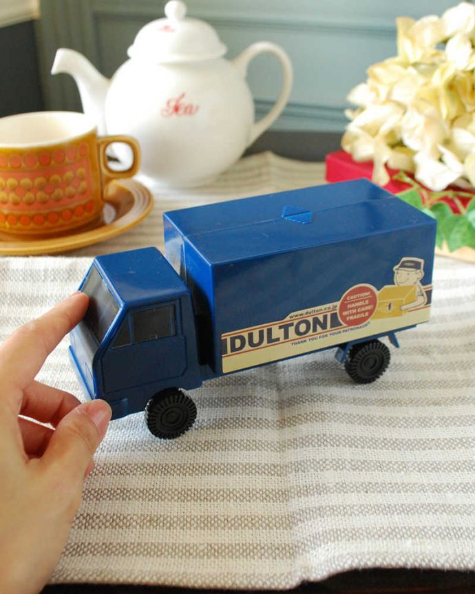 リビング雑貨　インテリア雑貨　可愛く実用的なツールキット（ブルートラック）。インテリアとしても楽しめます。(n12-252)