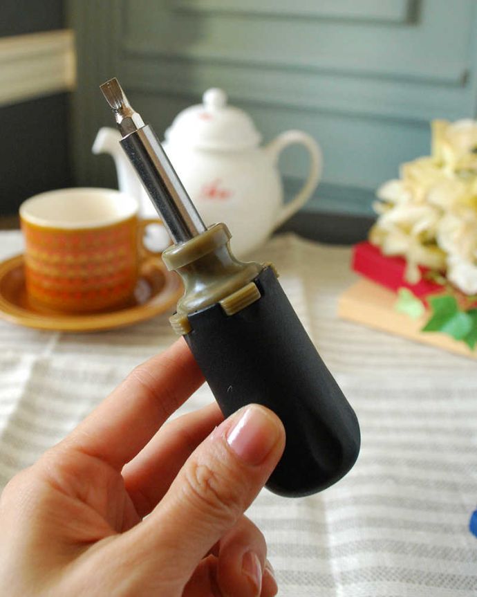 リビング雑貨　インテリア雑貨　可愛く実用的なツールキット（ブルートラック）。組み立て式なので便利に使えます。(n12-252)