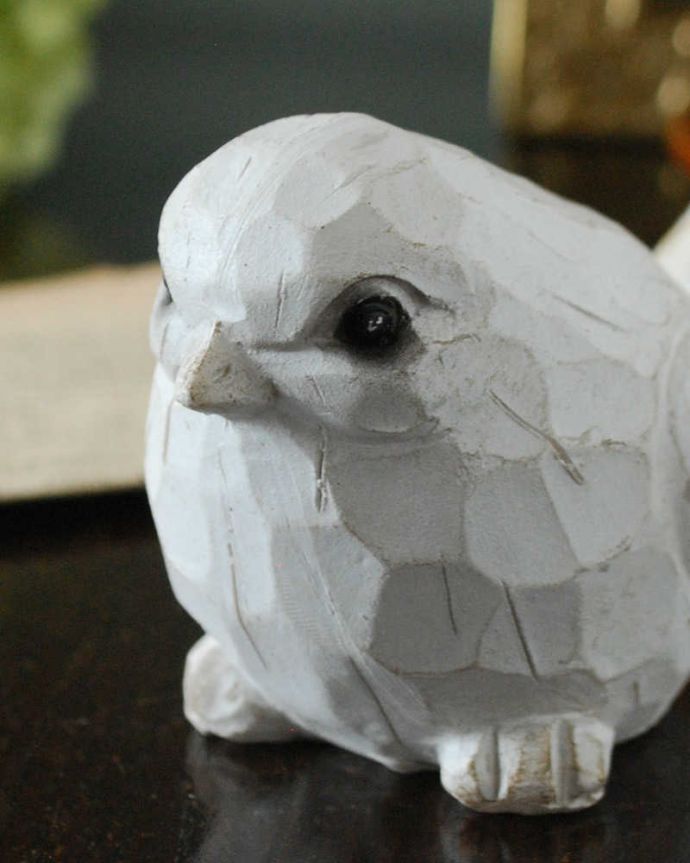 リビング雑貨　インテリア雑貨　コロンとしたかわいい小鳥に癒される、アンティーク調のオブジェ。思わずほっこりしちゃう可愛らしさ見ているだけで思わず微笑んじゃう可愛らしさ。(n12-285)