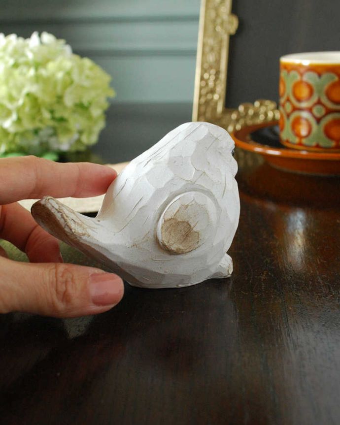 リビング雑貨　インテリア雑貨　コロンとしたかわいい小鳥に癒される、アンティーク調のオブジェ。後姿も可愛いどこから見ても可愛い姿に癒されます。(n12-285)