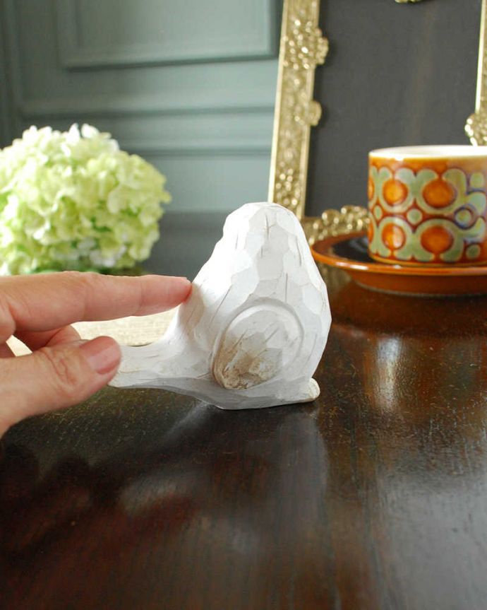 リビング雑貨　インテリア雑貨　コロンとしたかわいい小鳥に癒される、アンティーク調のオブジェ。後姿も可愛いどこから見ても可愛い姿に癒されます。(n12-286)