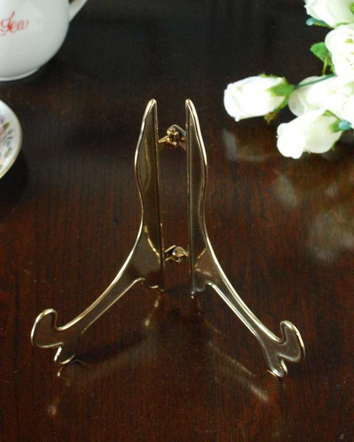 リビング雑貨　インテリア雑貨　イタリアからやって来た高級感漂う真鍮製のスタンド（S）。上から見ると･･･見た目だけじゃなく、安定感もあります。(n12-315)