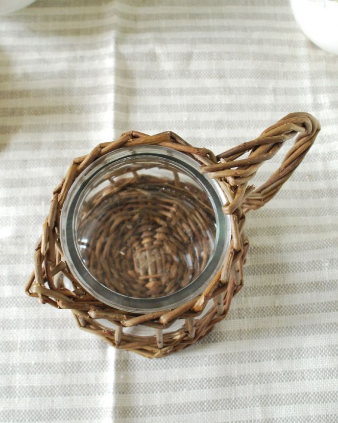 リビング雑貨　インテリア雑貨　フラワーピッチャーS　上から見るとこんな感じです天然素材のハンドメイドなので、一つ一つサイズや形が微妙に違うのもポイントです。(n12-374)