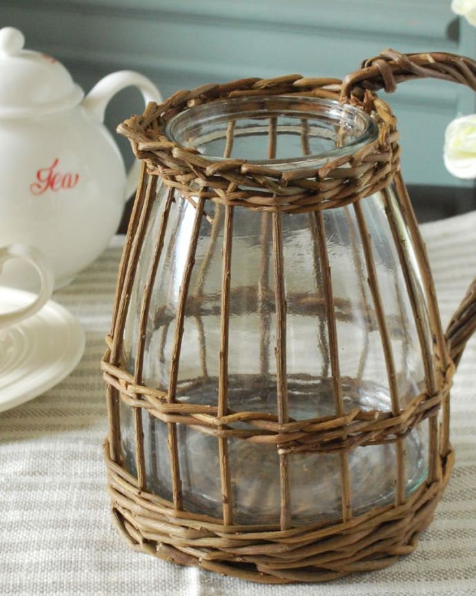 リビング雑貨 インテリア雑貨 フラワーピッチャーL ナチュラルな雰囲気のフラワーベースおしゃれなインテリア雑貨の定番、柳で編まれたウィローバスケットとガラスがコラボしたほっこりぬくもりあるフラワーベースです。(n12-375)