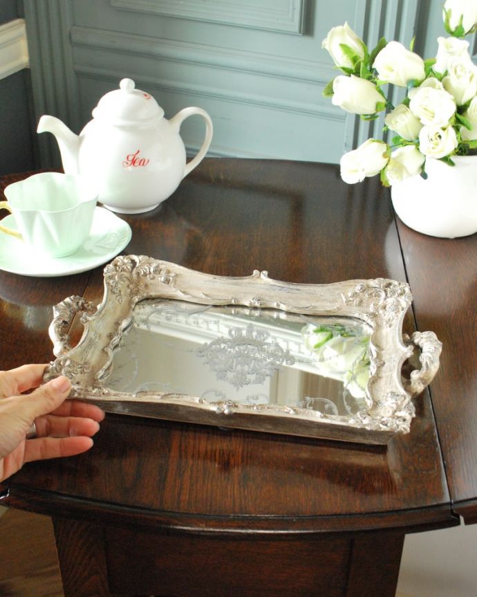 インテリア雑貨　トレイ・シルバー　サイズはこのくらいです。(n12-382)