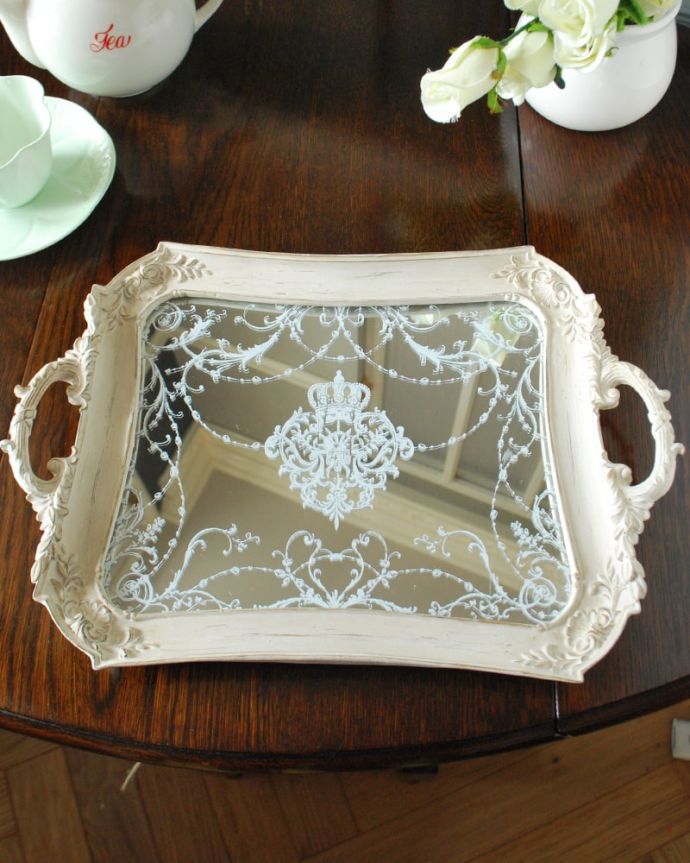 インテリア雑貨　トレー・WH　上から見ると･･･ミラーの周りにもオシャレな絵が描かれています。(n12-383)