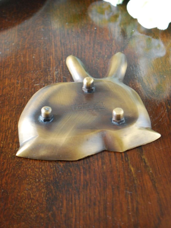 真鍮製のトレイの裏側は･･･