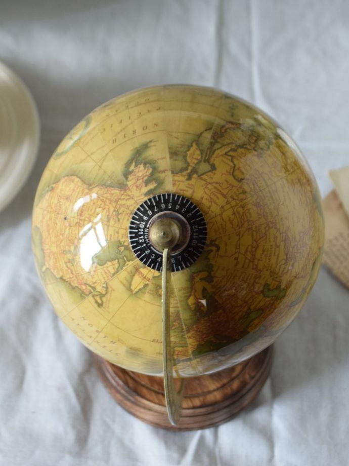 アンティーク調の可愛い地球儀